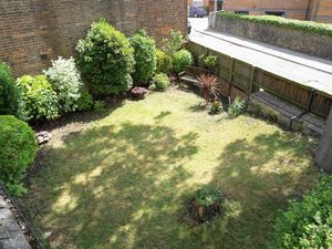 Front private garden- click for photo gallery